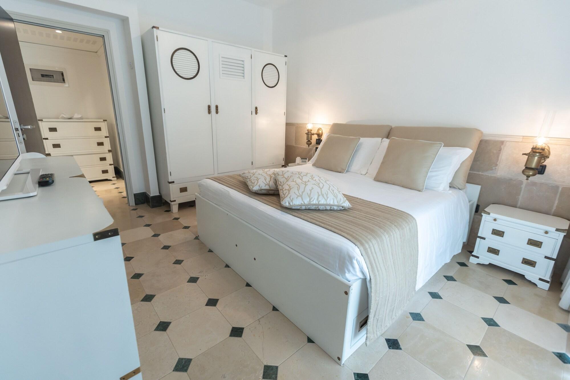 Ostuni A Mare Hotel Bagian luar foto