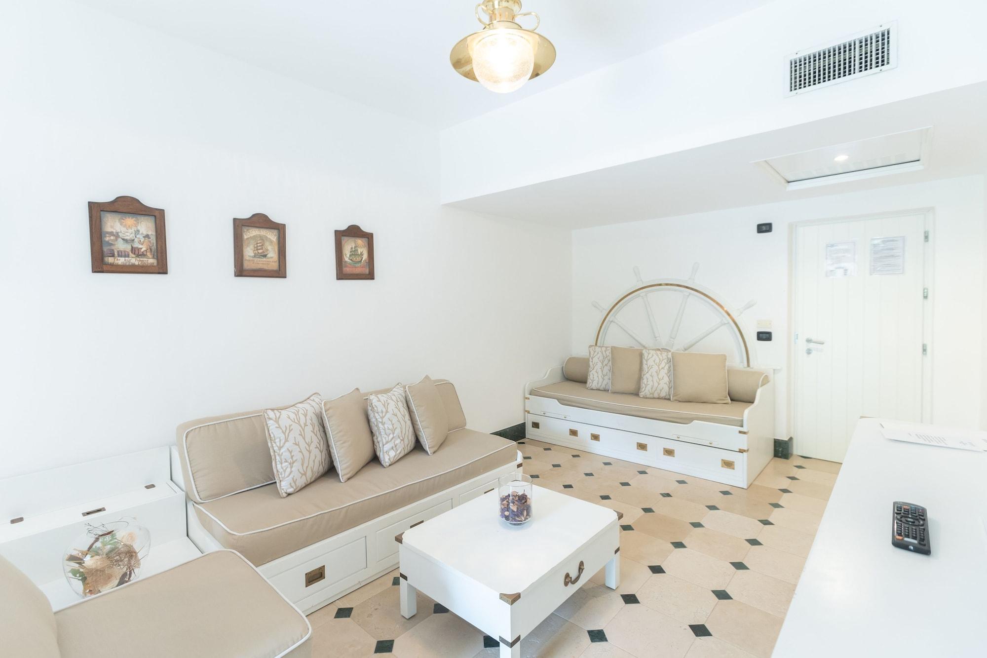 Ostuni A Mare Hotel Bagian luar foto