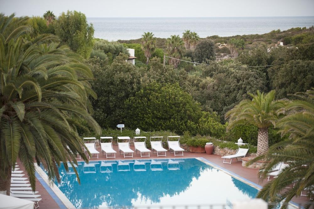 Ostuni A Mare Hotel Bagian luar foto