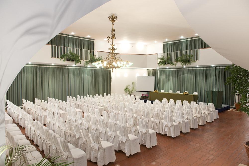 Ostuni A Mare Hotel Bagian luar foto