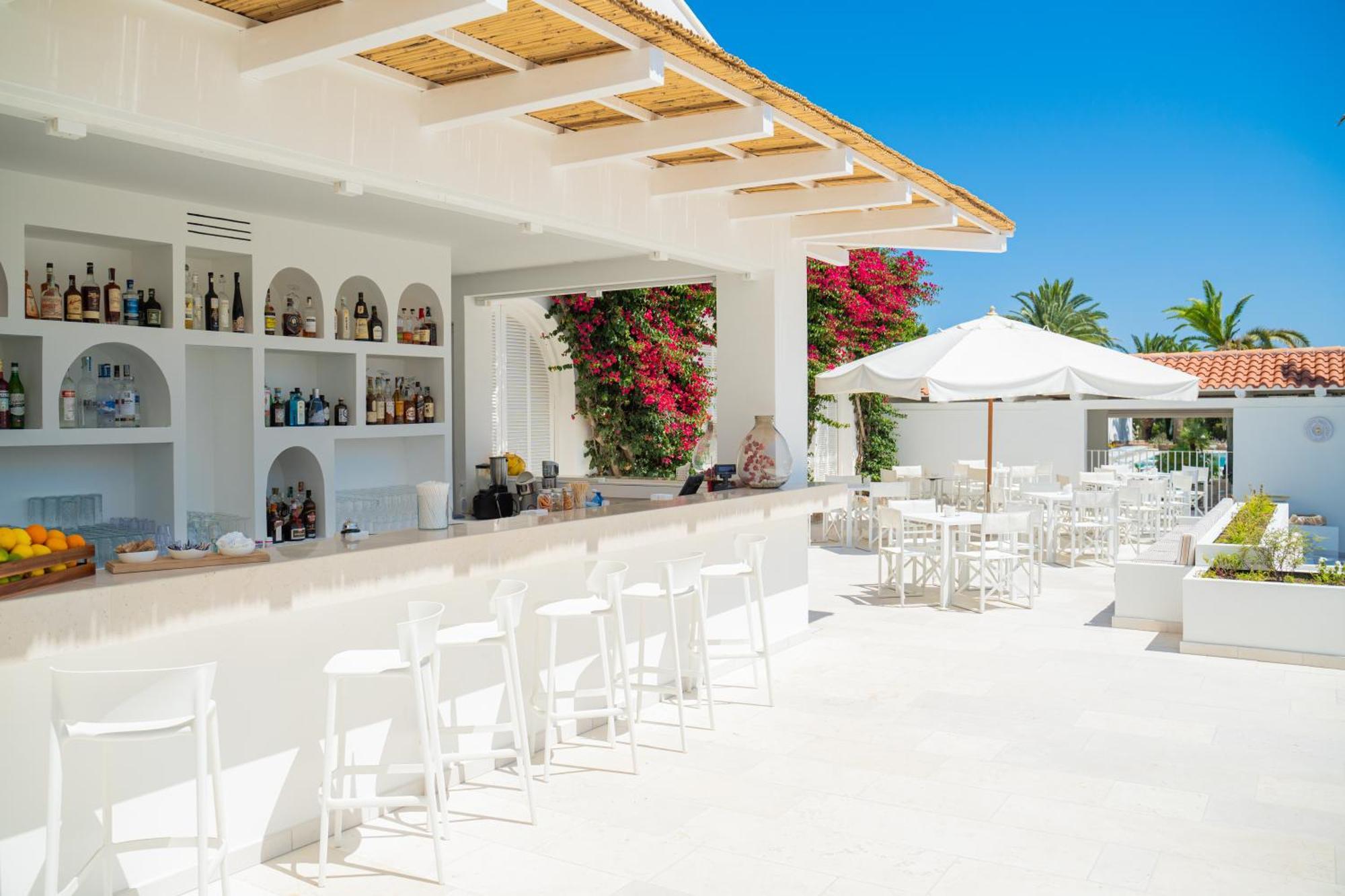 Ostuni A Mare Hotel Bagian luar foto