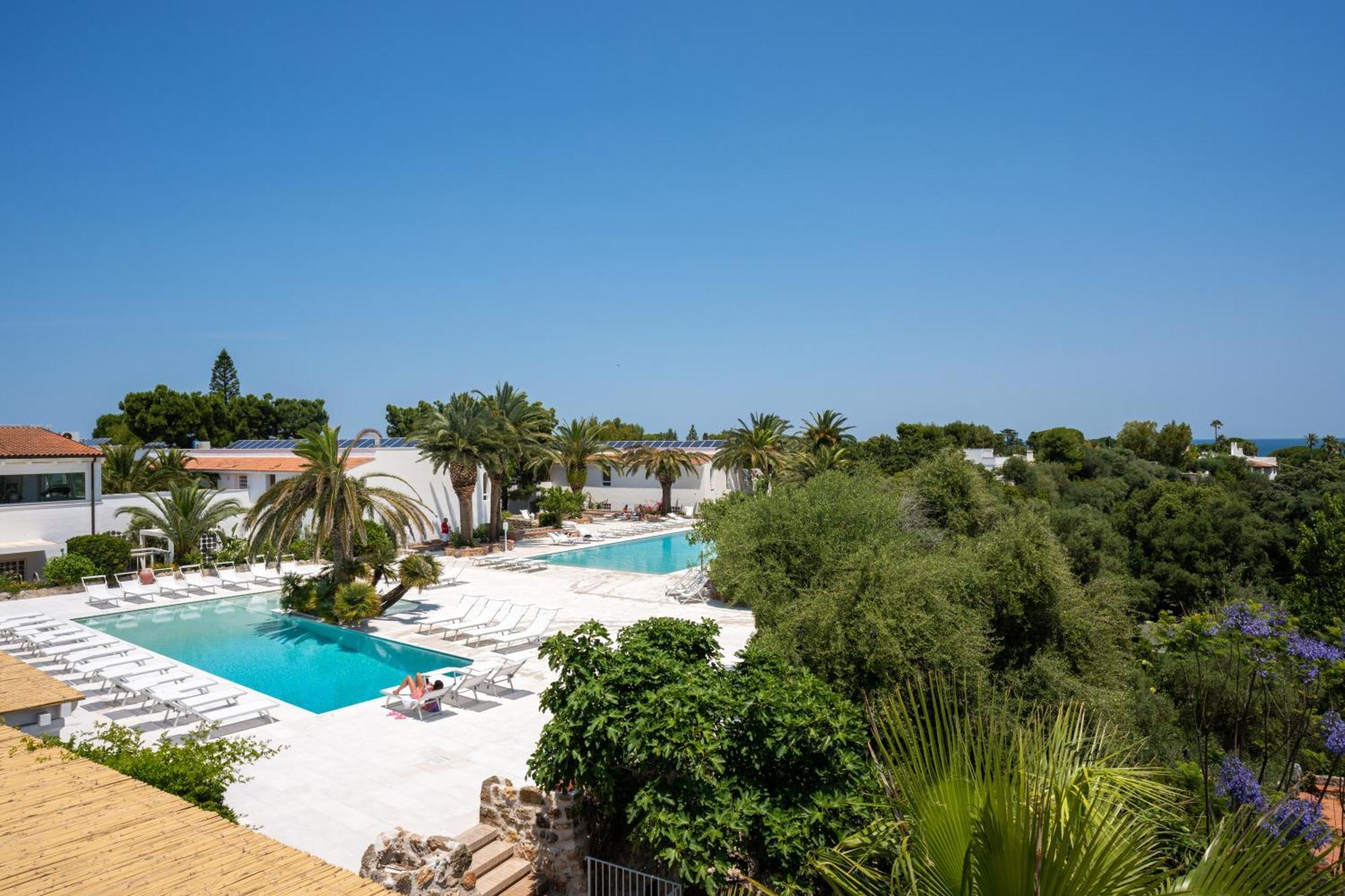 Ostuni A Mare Hotel Bagian luar foto
