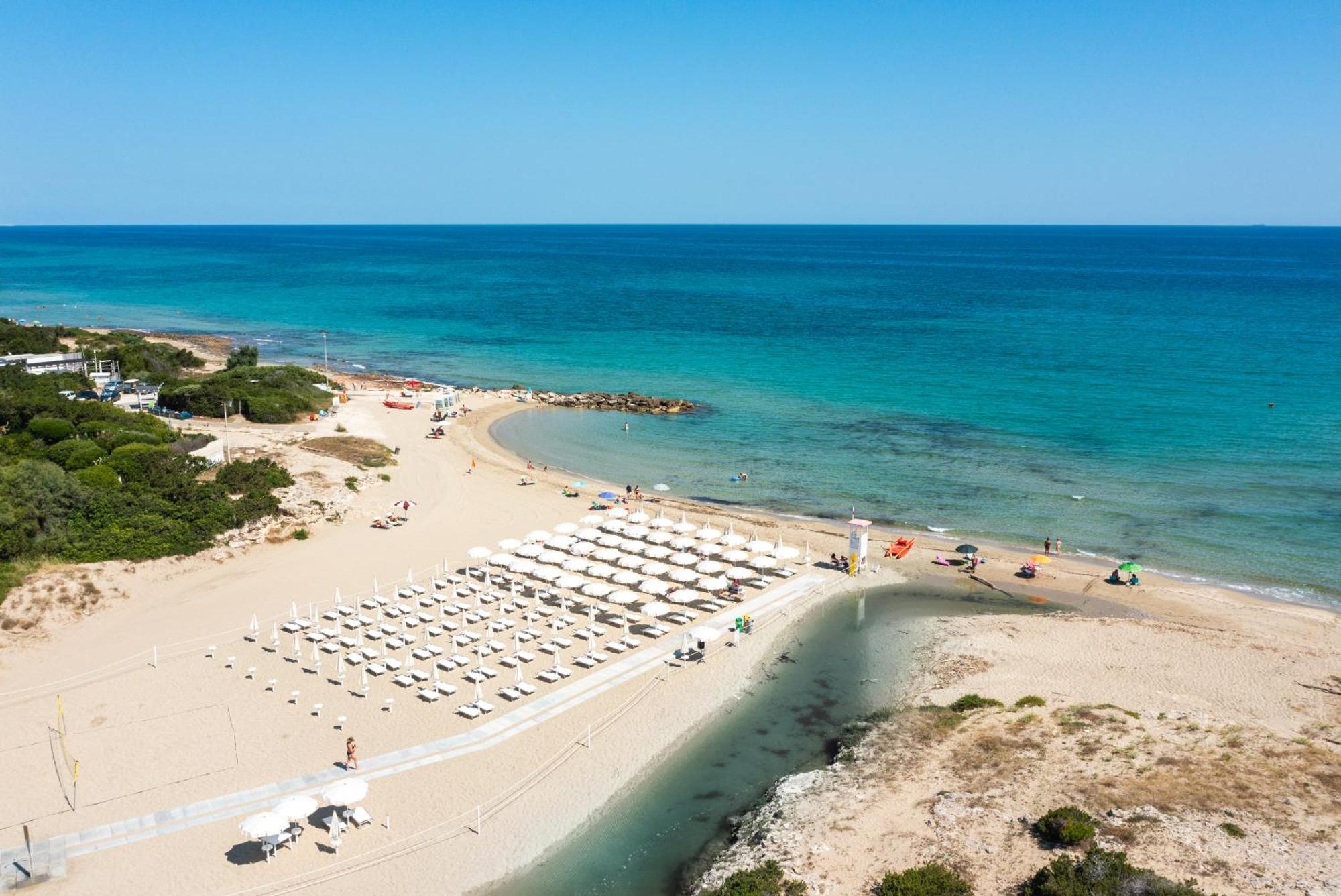 Ostuni A Mare Hotel Bagian luar foto