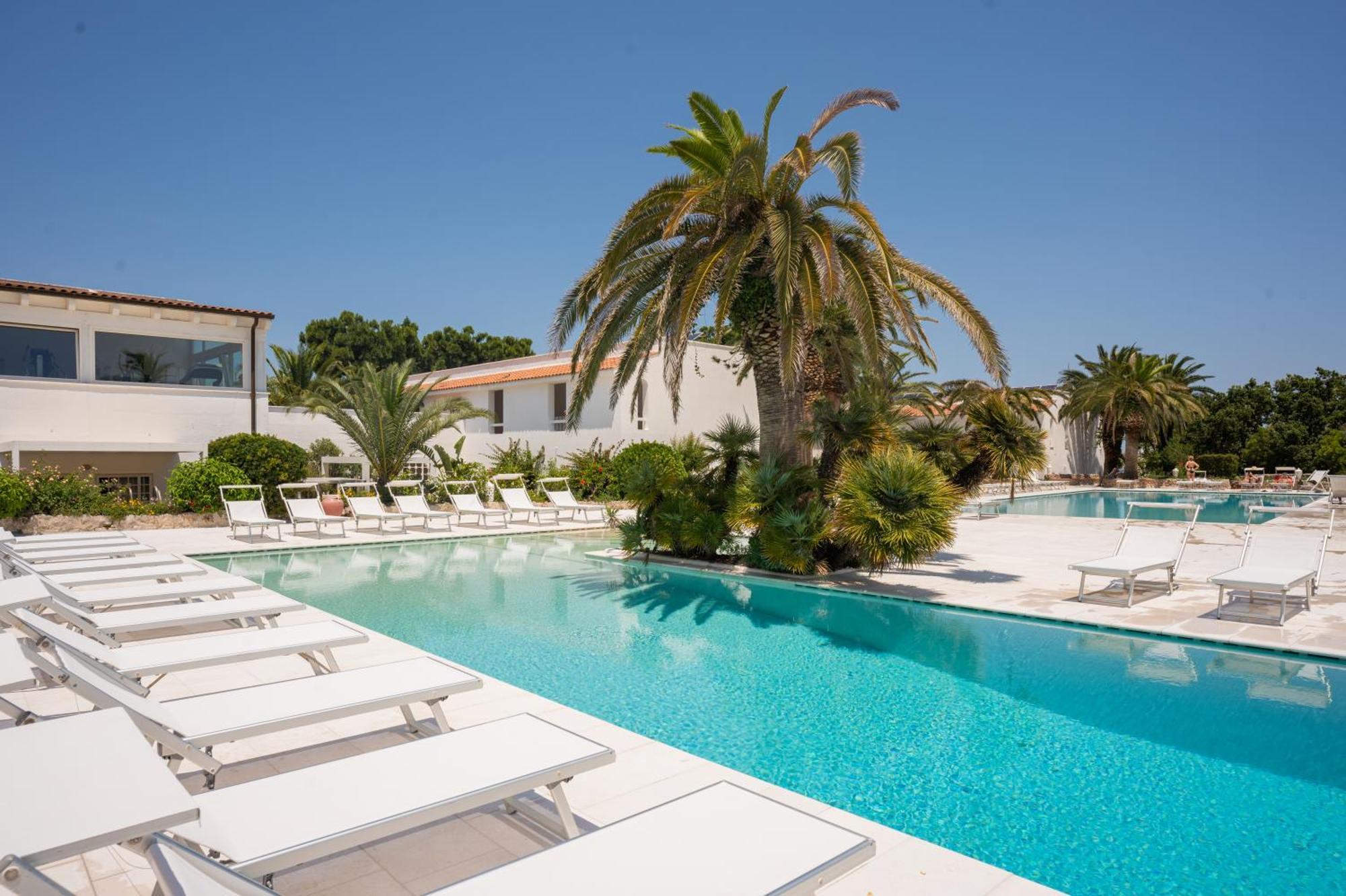 Ostuni A Mare Hotel Bagian luar foto