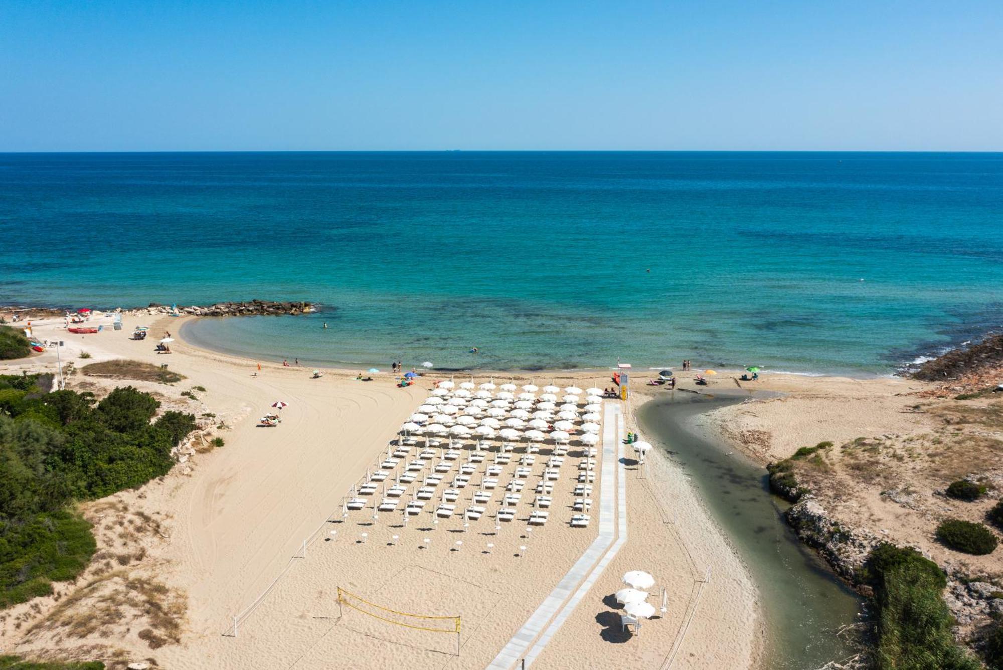 Ostuni A Mare Hotel Bagian luar foto