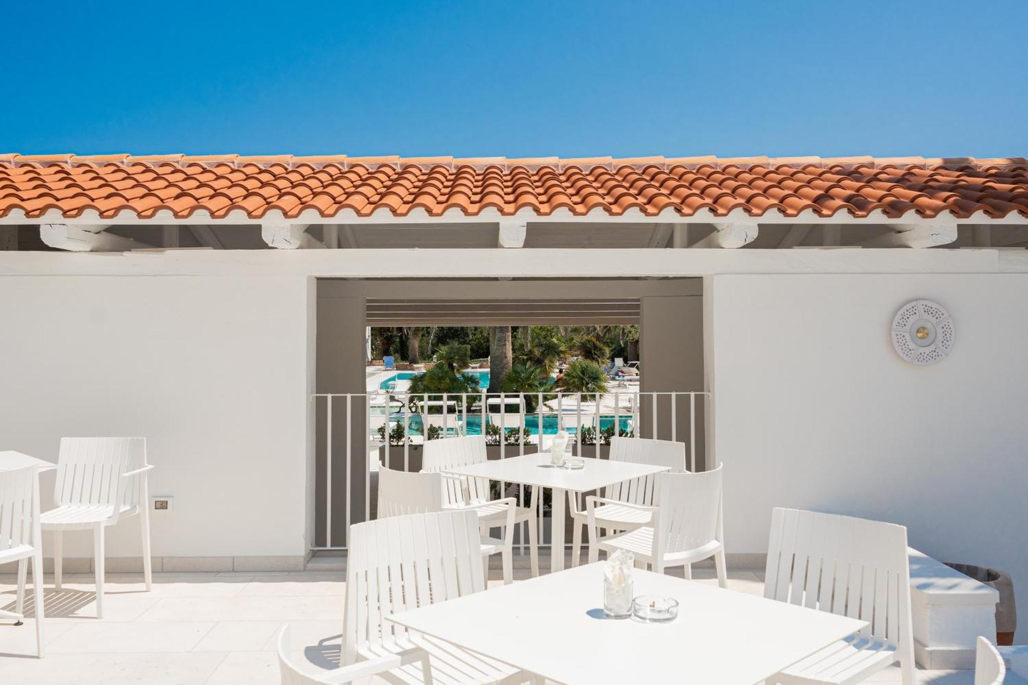 Ostuni A Mare Hotel Bagian luar foto