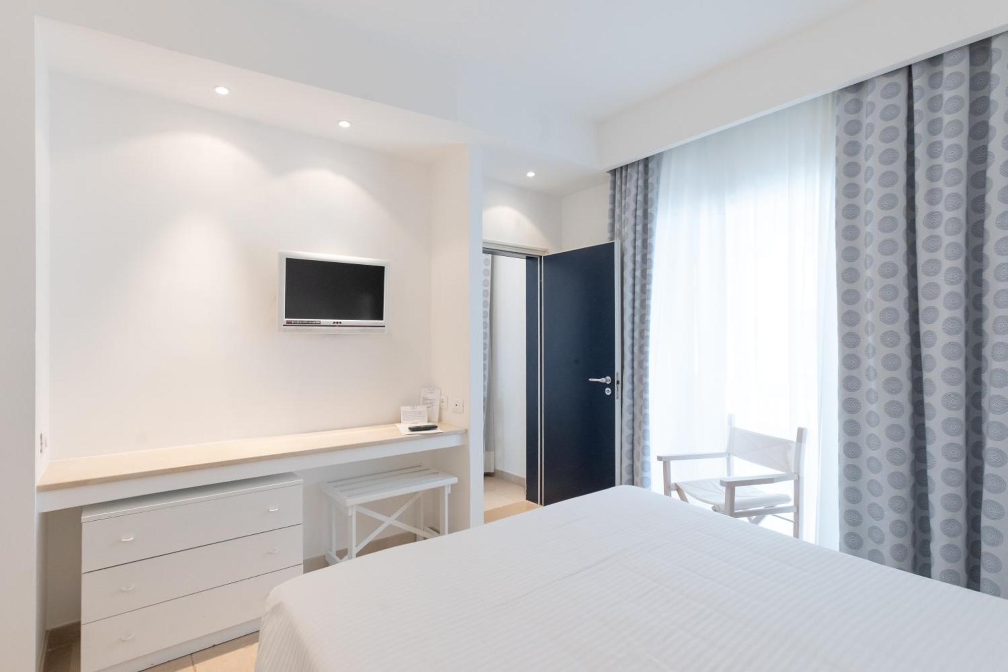 Ostuni A Mare Hotel Bagian luar foto