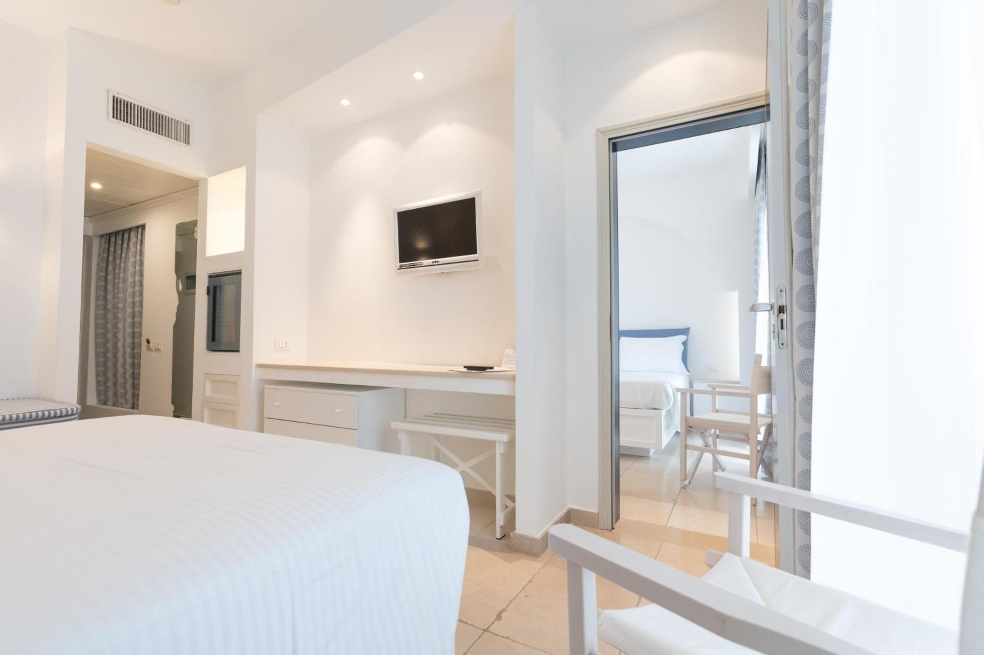 Ostuni A Mare Hotel Bagian luar foto